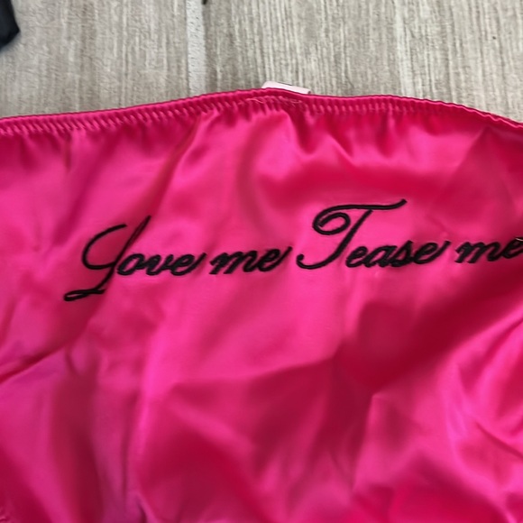 Victoria’s Secret VERY SEXY
Tease Side-Tie Cheeky Panty - Picture 2 of 7